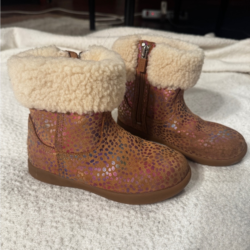 Kids UGG iridescent spotted, tan Toddler Boots with sherpa lining
